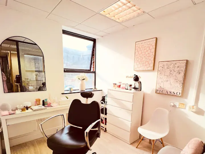 Daniela Melo Brows & Pmu in Limerick