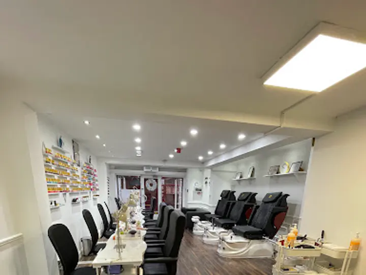Guchi Nails Beauty & Lashes in Cork
