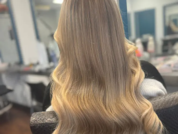 Hair V Go（hair & Extensions Salon) in Ashbourne