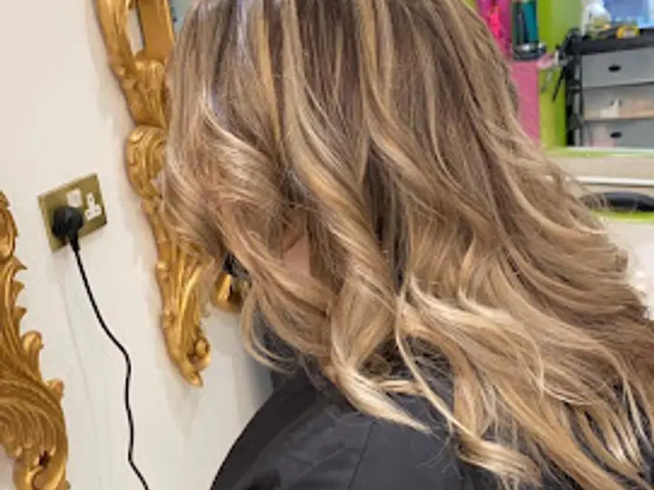 Redz Hairdressers in Londonderry