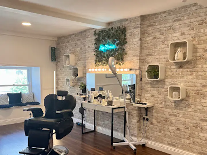 Zee's Threading Bar in Limerick
